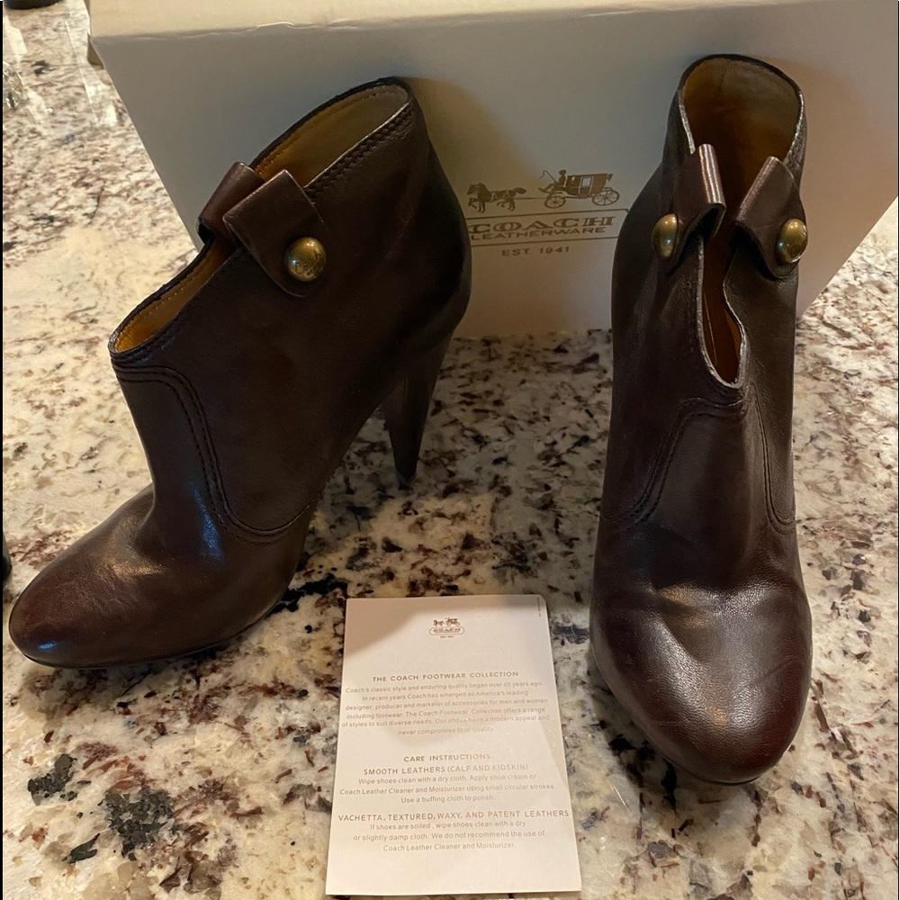 Like New COACH Aliza Leather Boots size 5.5m